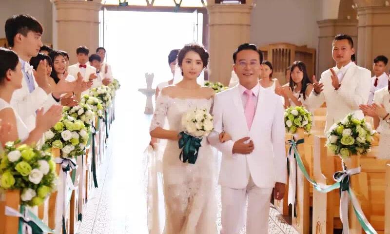 小雅婚纱彩妆_动漫婚纱情侣头像