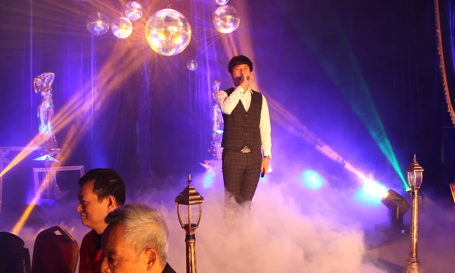 太阳背后不是光—选择最用心的主持人