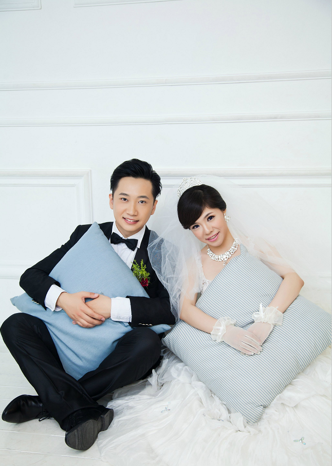 纯内景的婚纱照被朋友说有年代感，真的吗