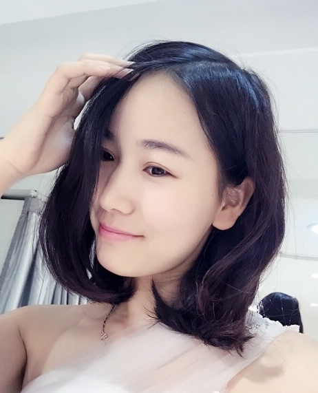 一个人去试纱 大家帮看下这件灰色礼服
