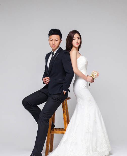 海边拍婚纱照 选了三套比基尼