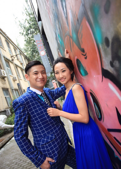 热气腾腾婚纱照，游乐园童心满满