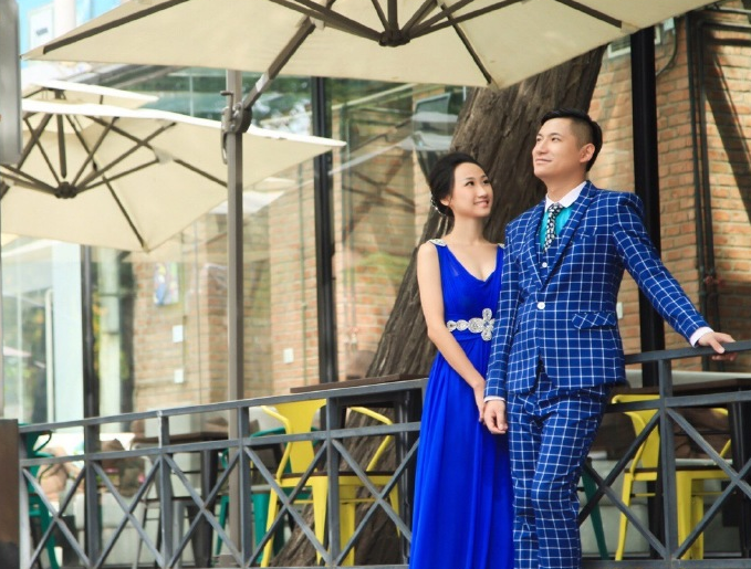热气腾腾婚纱照，游乐园童心满满